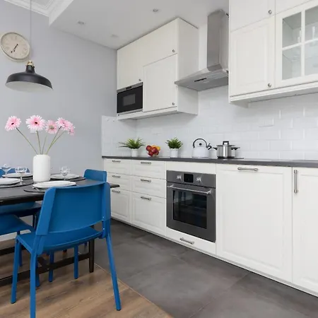 Ursynów With Balcony By Renters Apartamento *